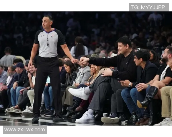 姚明亲临现场观战篮网比赛引发球迷热烈讨论与关注