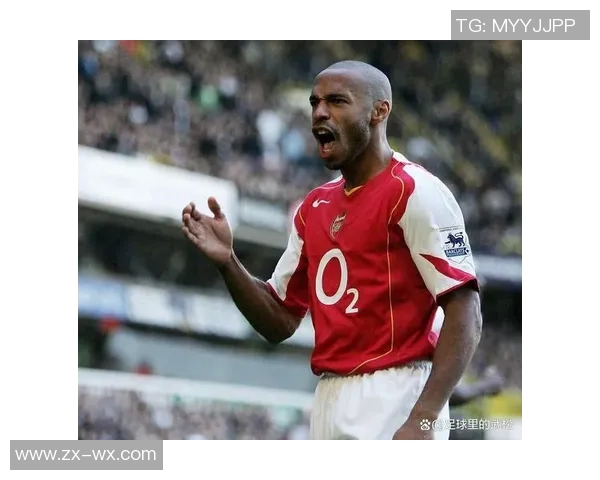 友谊赛回顾:里昂逆转阿森纳红牌事件引发全场热议与战术分析 友谊赛回顾:里昂逆转阿森纳红牌事件引发全场热议与战术分析