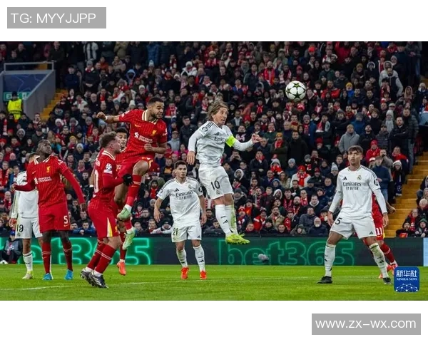 欧冠经典对决利物浦与曼联战成平局神扑瞬间引发全场欢呼