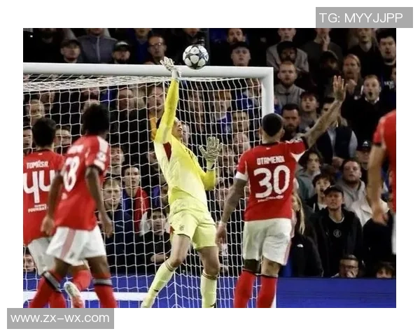 中超热战:那不勒斯与本菲卡激战成平局红牌事件引发全场热议