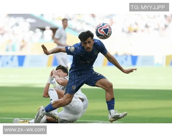 欧冠精彩对决:里昂三球击败本菲卡逆转全场气氛引爆 欧冠精彩对决:里昂三球击败本菲卡逆转全场气氛引爆